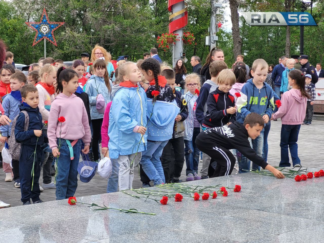 Картина вечного огня к дню победы