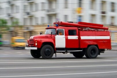 На пожаре в Оренбурге спасли четырех человек, в том числе 15-летнего подростка