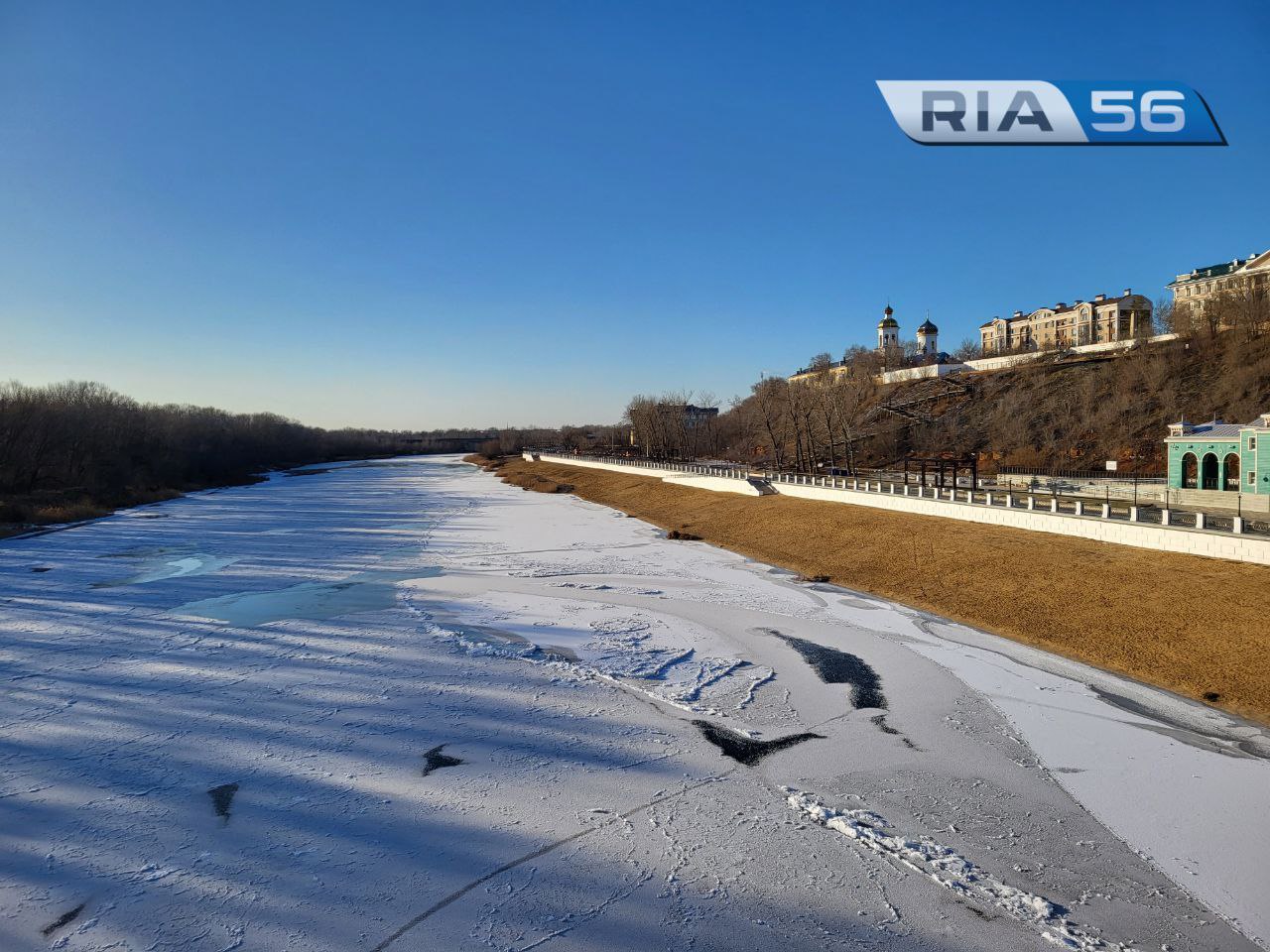 В Оренбурге замерзает река Урал | 08.12.2023 | Новости Оренбурга -  БезФормата