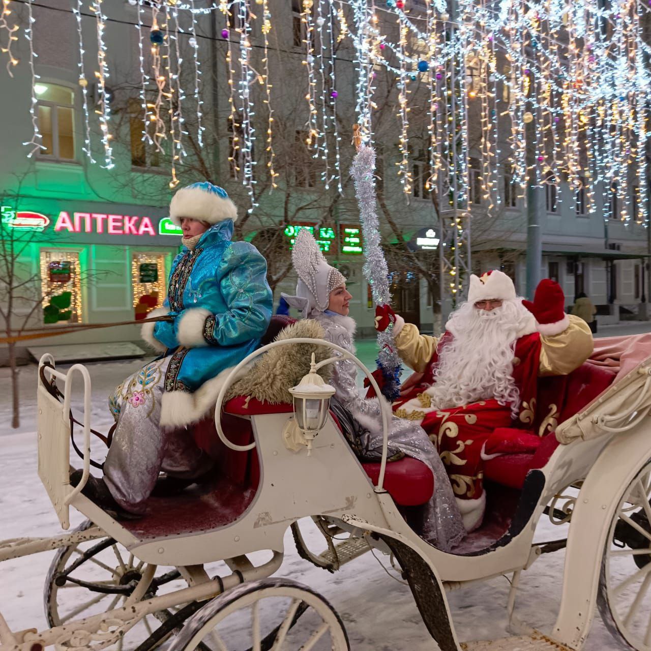 Дед Мороз на открытие главной елки в Оренбурге прибудет на санях |  23.12.2023 | Новости Оренбурга - БезФормата