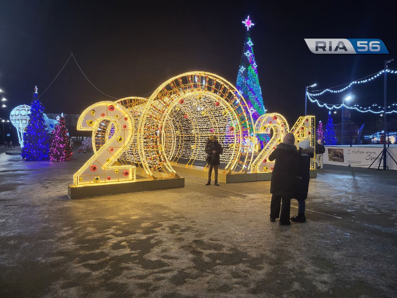 В Оренбурге открылся новогодний городок | 23.12.2023 | Новости Оренбурга -  БезФормата