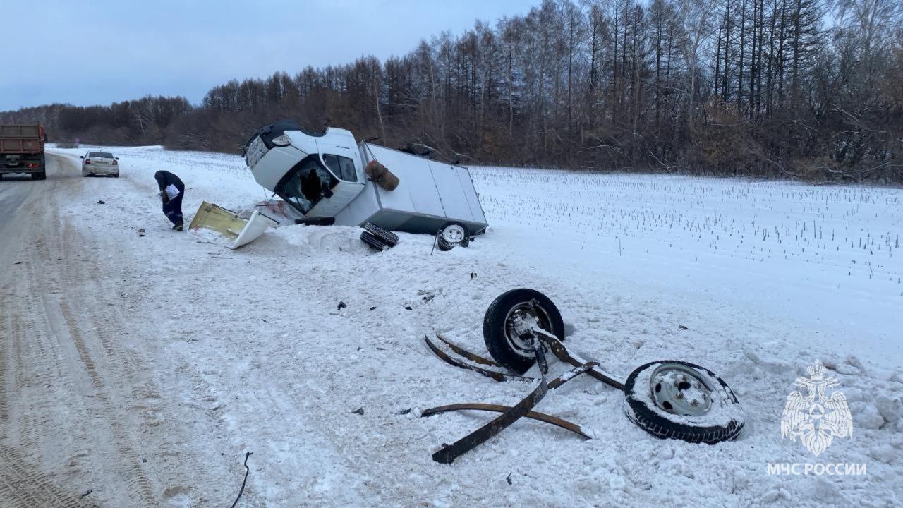 В жуткой автокатастрофе с тремя машинами на трассе Уфа-Оренбург пострадали  6 человек — Новости Оренбурга и Оренбургской области на РИА56