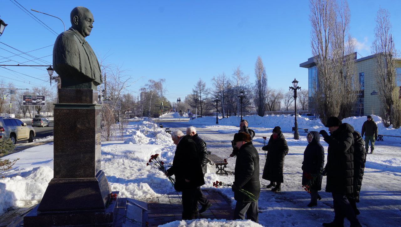 В Оренбурге почтили память Почетного гражданина города Юрия Гаранькина —  Новости Оренбурга и Оренбургской области на РИА56