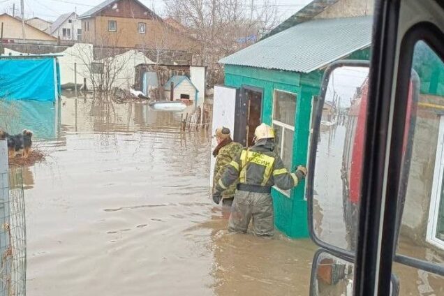 В Оренбурге талыми водами подтоплено 20 многоквартирных и 64 частных домов
