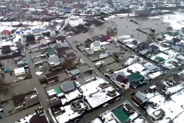 Берды в воде. МЧС показало видео подтопленных улиц Оренбурга с высоты птичьего полета