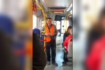 В Оренбурге кондуктор читает пассажирам стихи и срывает аплодисменты