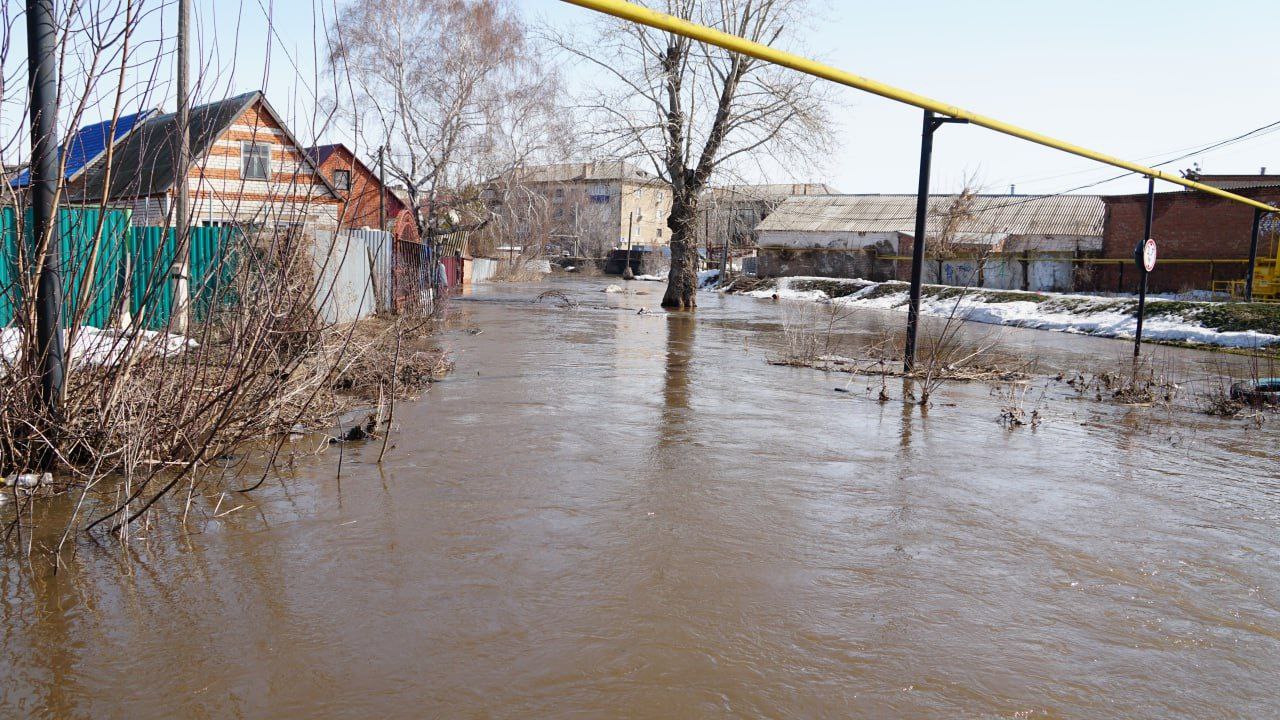 Подтоплено 13 домов. И вода в реке Суходол в Бузулуке грозит подняться еще  больше | 03.04.2024 | Новости Оренбурга - БезФормата