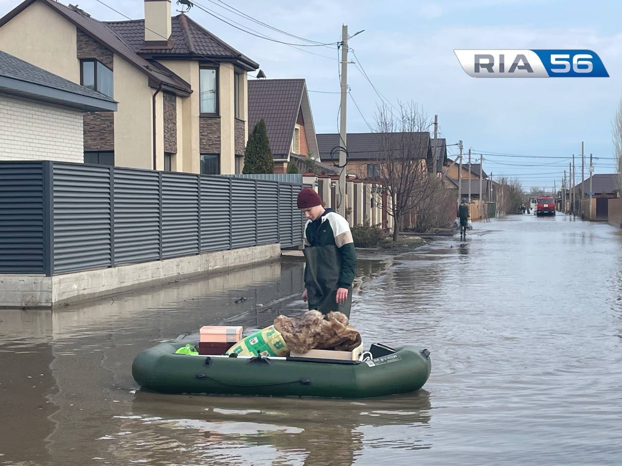 В Оренбурге в течение дня 12 апреля подтопило еще 402 участка и 210 домов —  Новости Оренбурга и Оренбургской области на РИА56