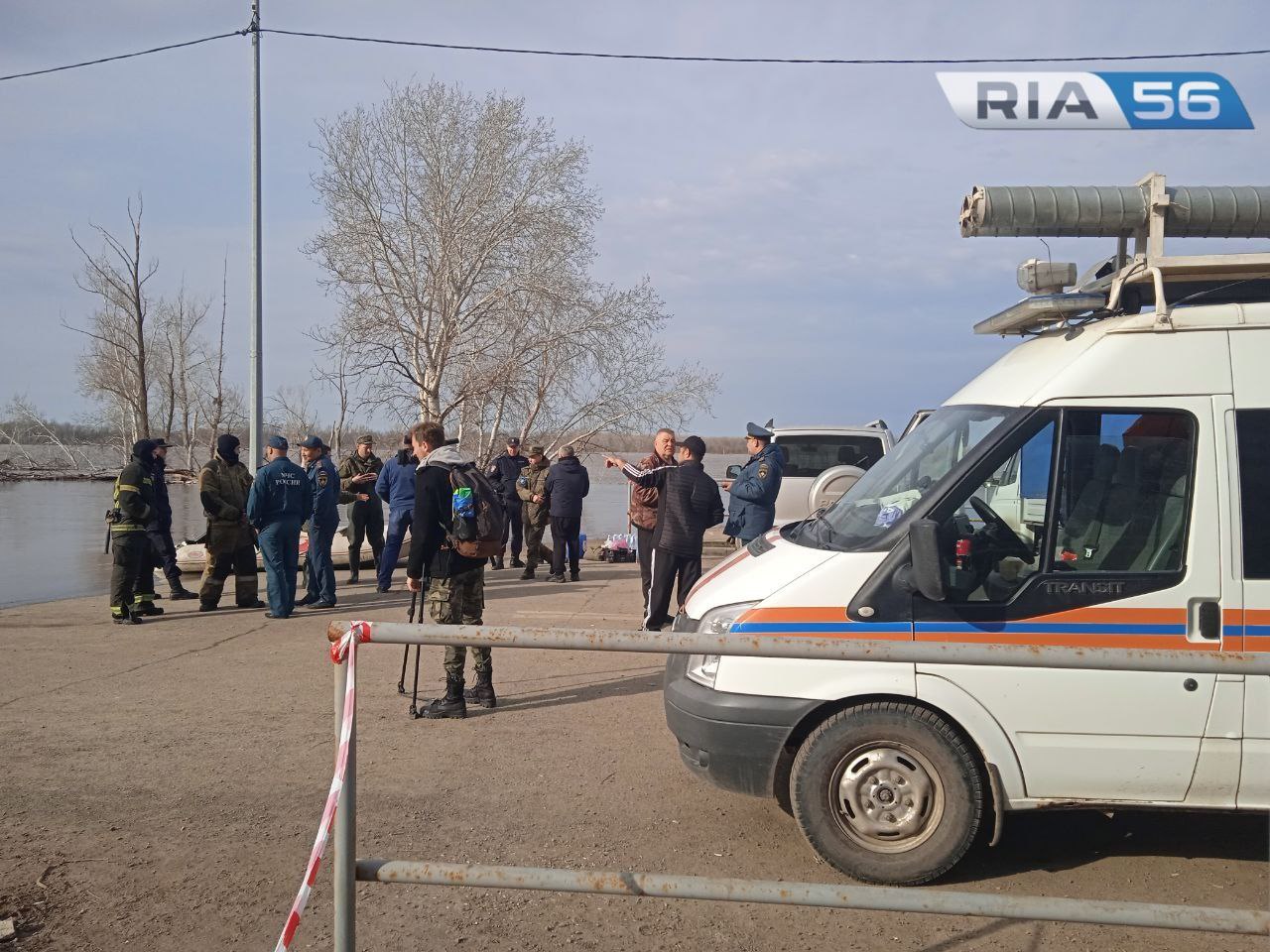 В Оренбурге на улице Уральской вода вплотную подошла к жилым домам |  12.04.2024 | Новости Оренбурга - БезФормата