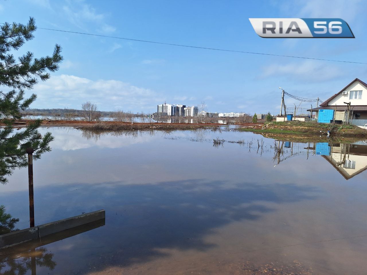 Поселок Куйбышева в Оренбурге. Вода постепенно отступает из домов — Новости  Оренбурга и Оренбургской области на РИА56