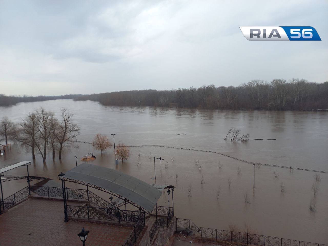 841 сантиметр — уровень воды в реке Урал у Оренбурга на 20.00 — Новости  Оренбурга и Оренбургской области на РИА56