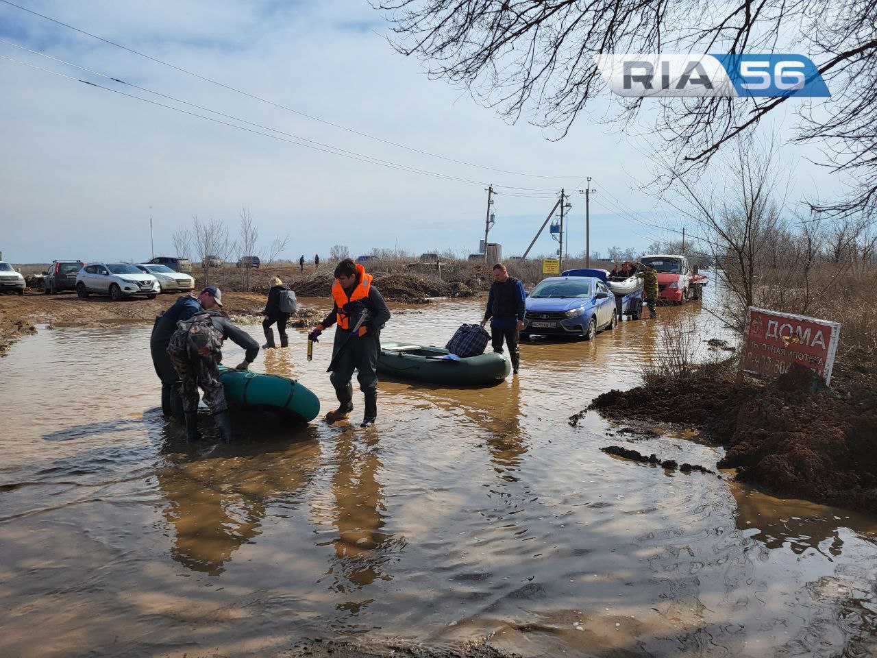 В Оренбуржье ликвидировать последствия паводка помогают волонтеры — Новости  Оренбурга и Оренбургской области на РИА56