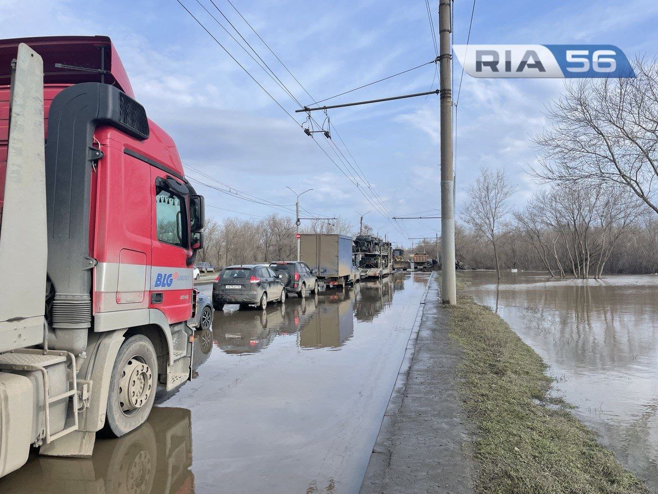 Из-за увеличения уровня воды движение на улице Донгузской в Оренбурге  ограничено | 12.04.2024 | Новости Оренбурга - БезФормата