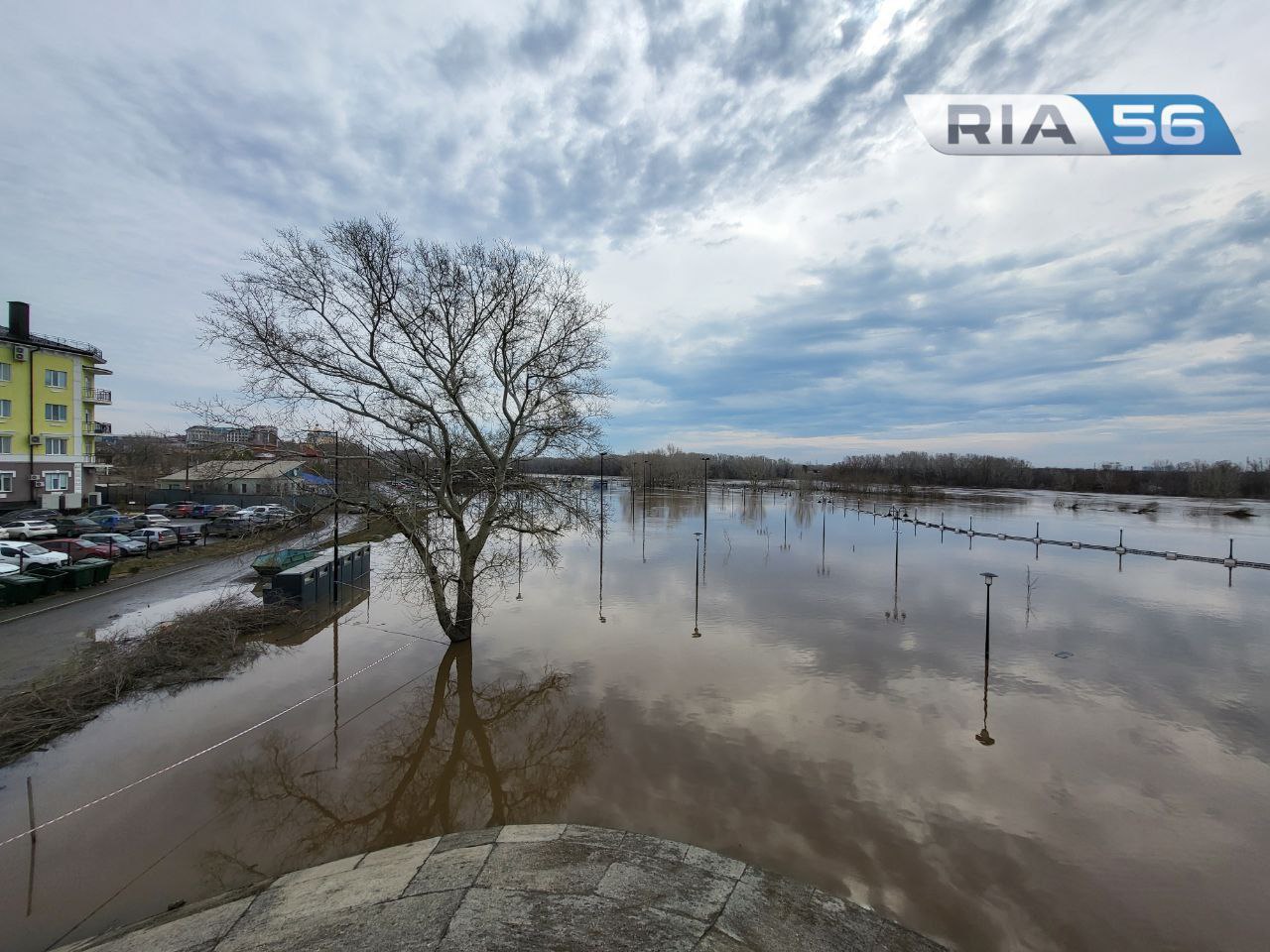 906 сантиметров — уровень воды в реке Урал у Оренбурга на 14:00 |  09.04.2024 | Новости Оренбурга - БезФормата