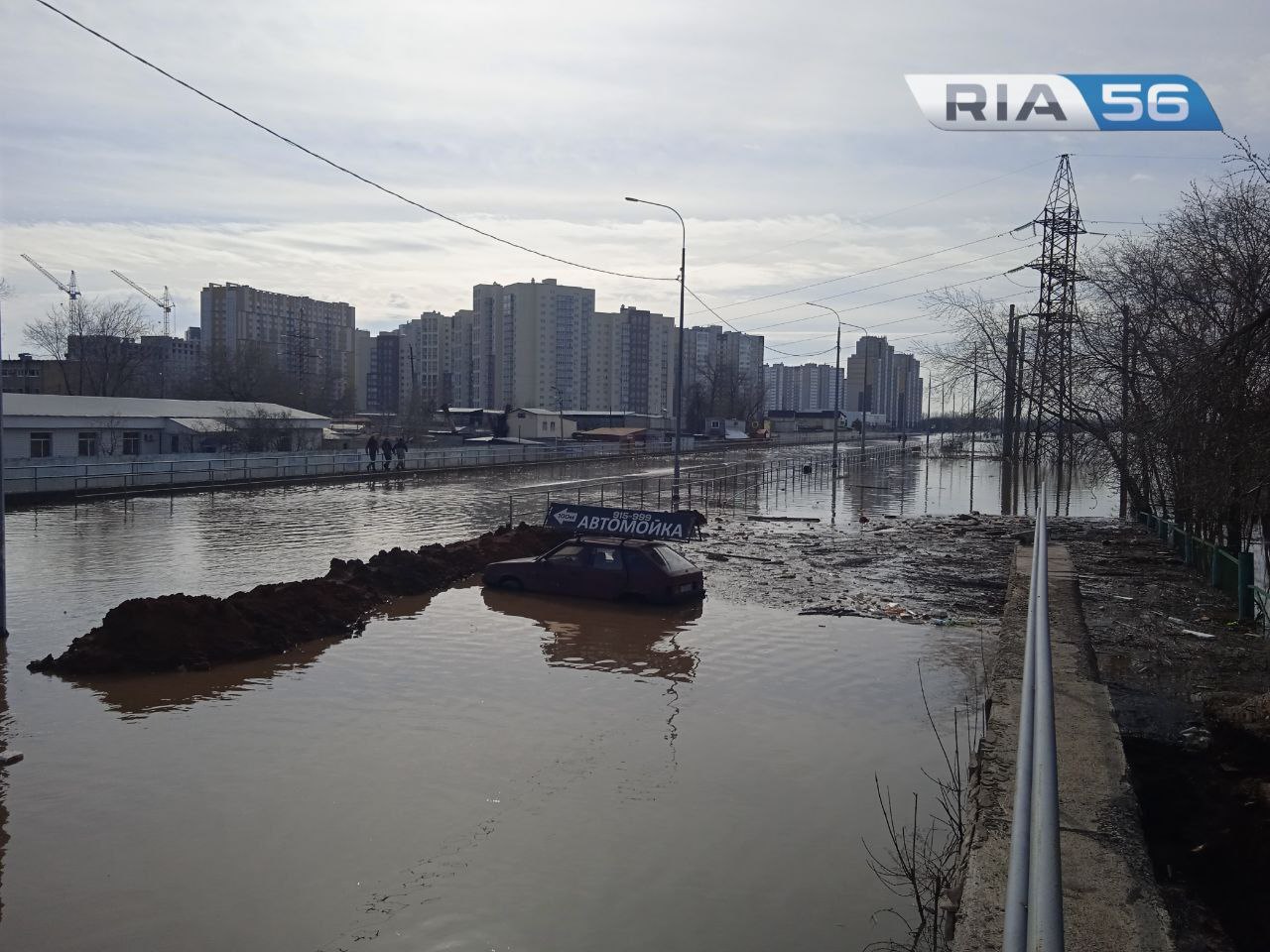 За ночь Урал затопил улицу Уральскую в Оренбурге — Новости Оренбурга и  Оренбургской области на РИА56