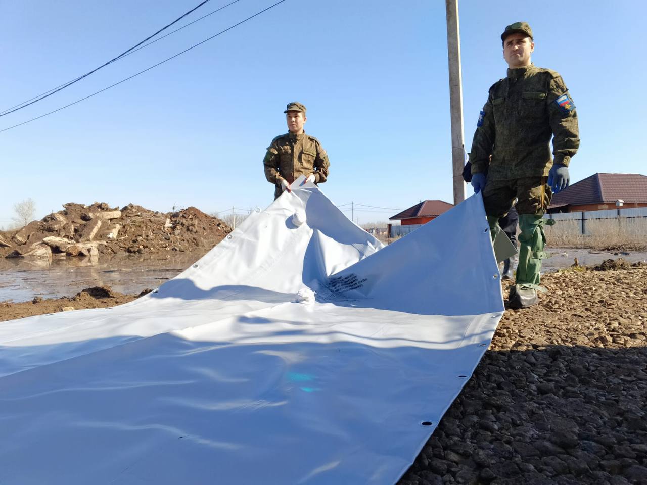 Военные помогают Оренбургской области противостоять паводку — Новости  Оренбурга и Оренбургской области на РИА56