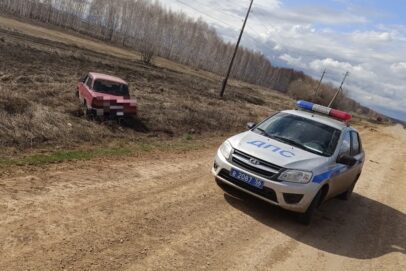 Житель Матвеевского района на угнанной машине поехал в больницу и слетел в кювет