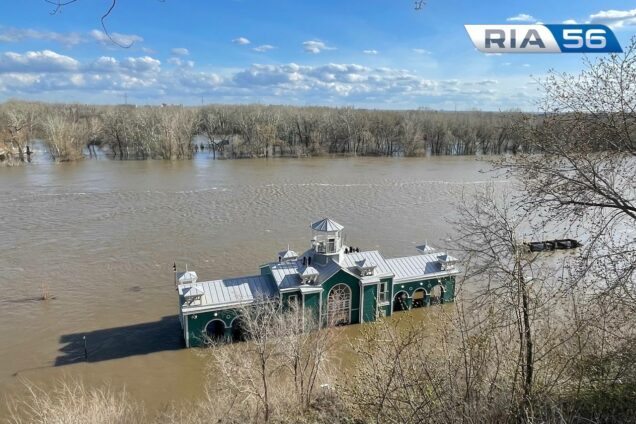 1096 сантиметров — уровень воды в Урале у Оренбурга на 16:00