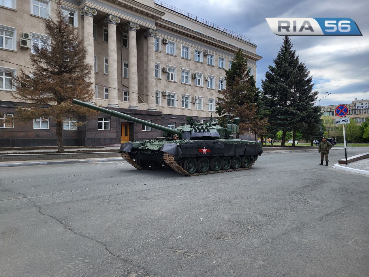 Танки в городе. В Оренбурге военную технику пригнали для репетиции парада 9  мая | 06.05.2024 | Новости Оренбурга - БезФормата