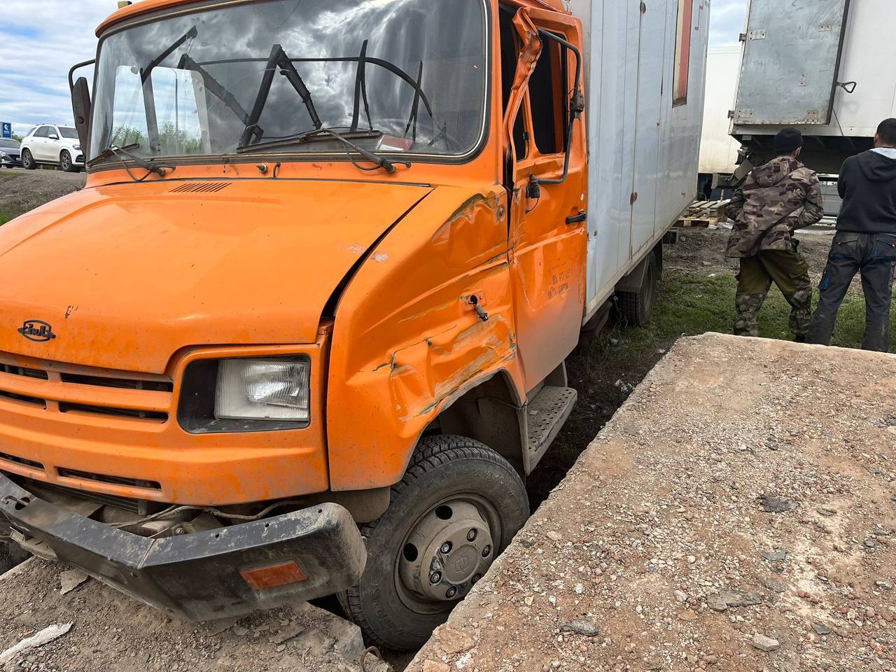 Массовое ДТП на Загородном шоссе. В Оренбурге столкнулись четыре автомобиля  — Новости Оренбурга и Оренбургской области на РИА56