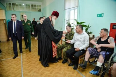 Вы смелые и сильные: В военном госпитале Оренбурга бойцов СВО поздравили с Пасхой