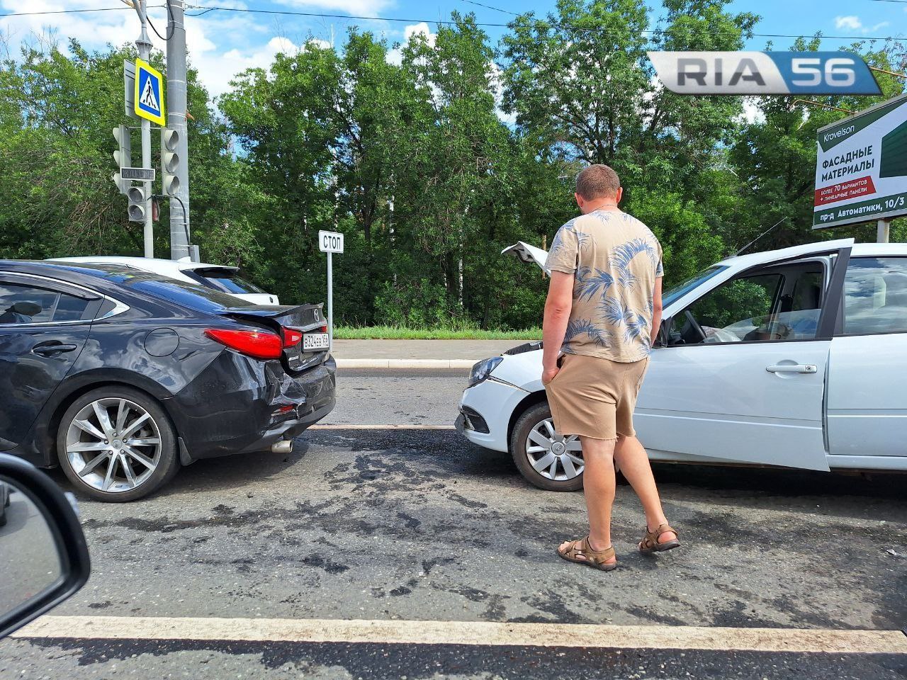 Пробка в сторону Оренбурга. На Нежинском шоссе в ДТП попали сразу три  автомобиля — Новости Оренбурга и Оренбургской области на РИА56