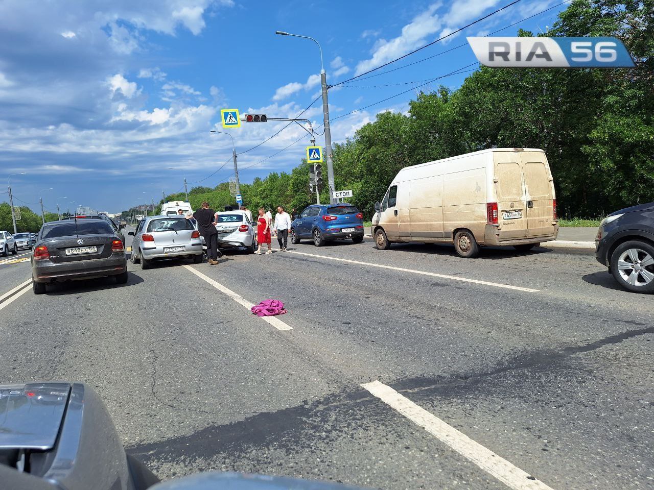 Пробка в сторону Оренбурга. На Нежинском шоссе в ДТП попали сразу три  автомобиля — Новости Оренбурга и Оренбургской области на РИА56