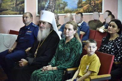 В Оренбурге митрополит Петр и Татьяна Солнцева навестили раненых бойцов в госпитале