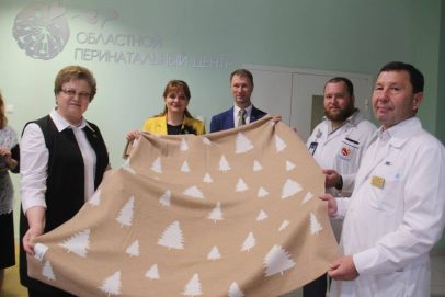Оренбургским малышам подарили авторские шерстяные пледы