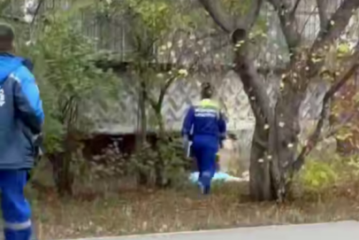 В Оренбурге на Брестской под окнами многоэтажки обнаружено тело женщины