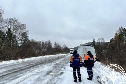 А тут уже снег. В соседнем с Оренбуржьем Башкортостане перекрывали трассу на Уфу
