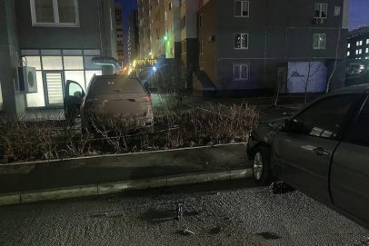 В Оренбурге на улице Поляничко водитель «БМВ» сбил женщину во дворе дома