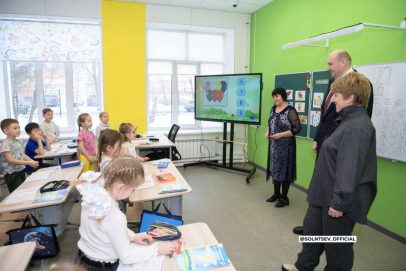 Губернатор Евгений Солнцев проверил реализацию проекта реконструкции школ в Орске