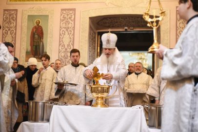 Скоро Крещение. В Оренбурге митрополит Петр провел службу в Никольском соборе