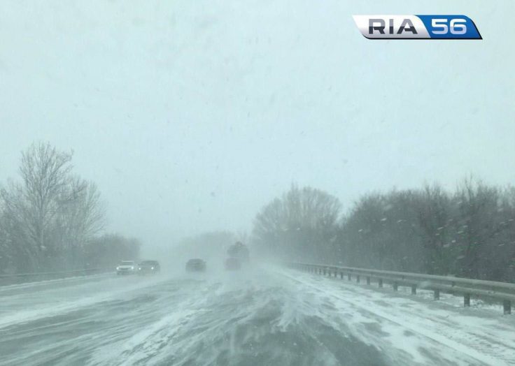 Метёт, однако. Из-за непогоды в Оренбуржье начали закрывать дороги
