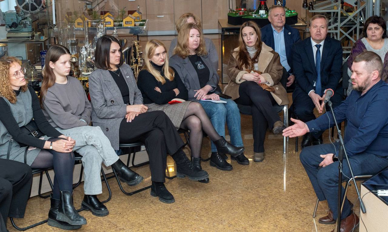 Энергетики филиала «Оренбургэнерго» встретились с военнослужащим в рамках мероприятия «Диалог с Героем»