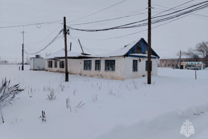 Снег обрушил крышу почты в Новосергиевском районе