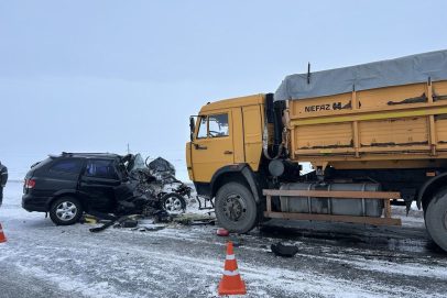 Чудом выжил. «Камаз» придавил «Санг Йонг» на трассе Уфа – Оренбург