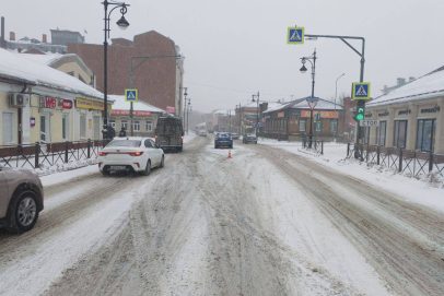 Ехала на красный. Автоледи на «Рено» сбила двух девочек в центре Оренбурга