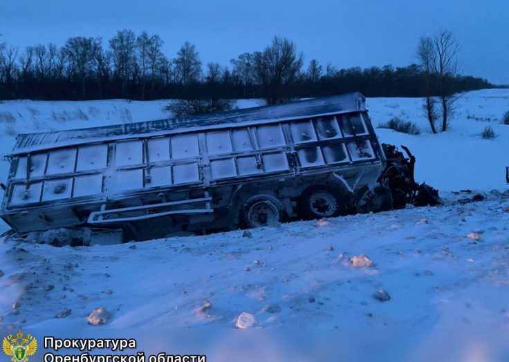 4 человека погибли после столкновения ВАЗ и фуры с зерном в Новосергиевском районе