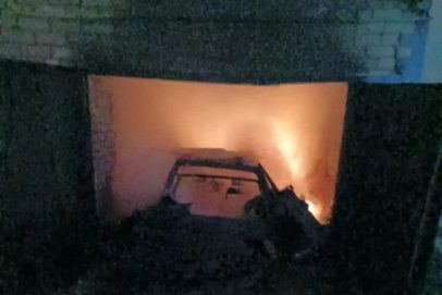 Под Оренбургом сначала сгорел гараж с авто, а потом и часть дома