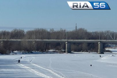 Под лёд. 46-летняя женщина чуть не утонула в Урале на Красной площади Оренбурга