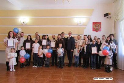 Многодетная семья из Новотроицка получит новое жилье, вопрос был на контроле Солнцева