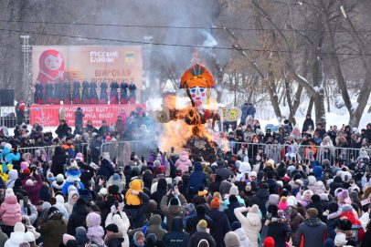 Всё – весна приходи. Чучело Масленицы сожгли в Зауральной роще Оренбурга