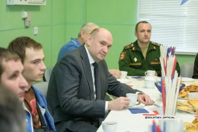Пироги и поздравления. Солнцев навестил бойцов СВО в госпитале Оренбурга