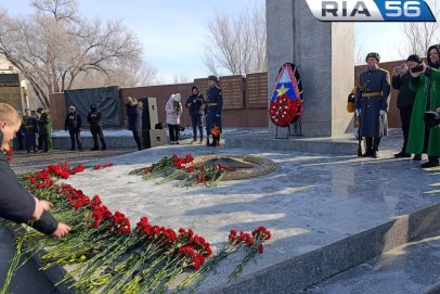 В День защитника Отечества в Оренбурге почтили память героев
