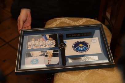 Часы с МКС и зуб мегалодона: космонавты пополнили коллекцию музея в Оренбурге