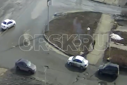 Стрельба в центре города. В Орске полиция ищет парня, который палил по авто