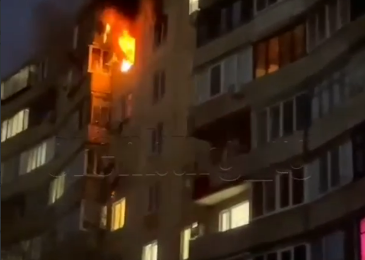 Полыхает 8 этаж. В Оренбурге на пожаре в доме на Чкалова погиб мужчина