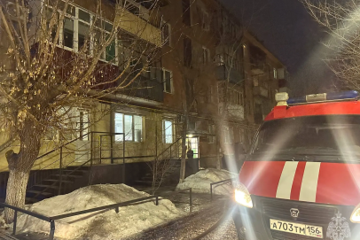 Беременную женщину, пенсионера с ожогами и еще 5 человек спасли на пожаре в Орске